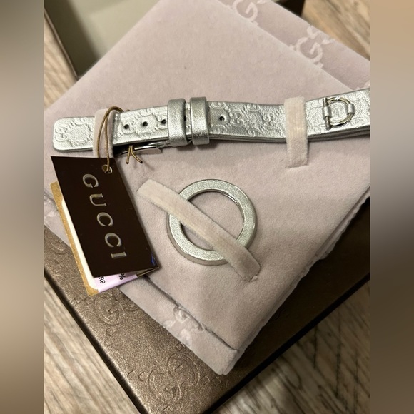 Gucci Accessories - AUTHENTICATED GUCCI U PLAY  BAND WITH BOX
